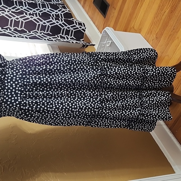 Black with daisy print midi dress - Picture 3 of 3